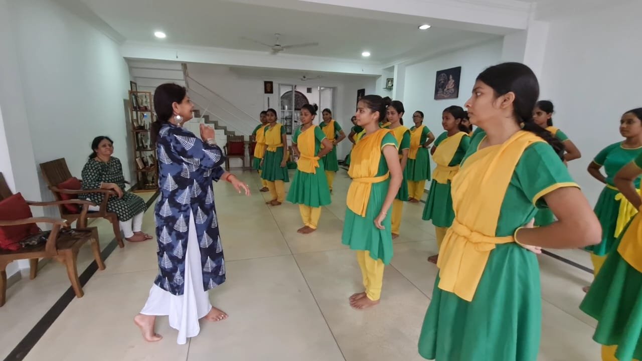 Students of Natya Kala Mandhir had the opportunity to learn ‘Janaki Kavuthuvam’